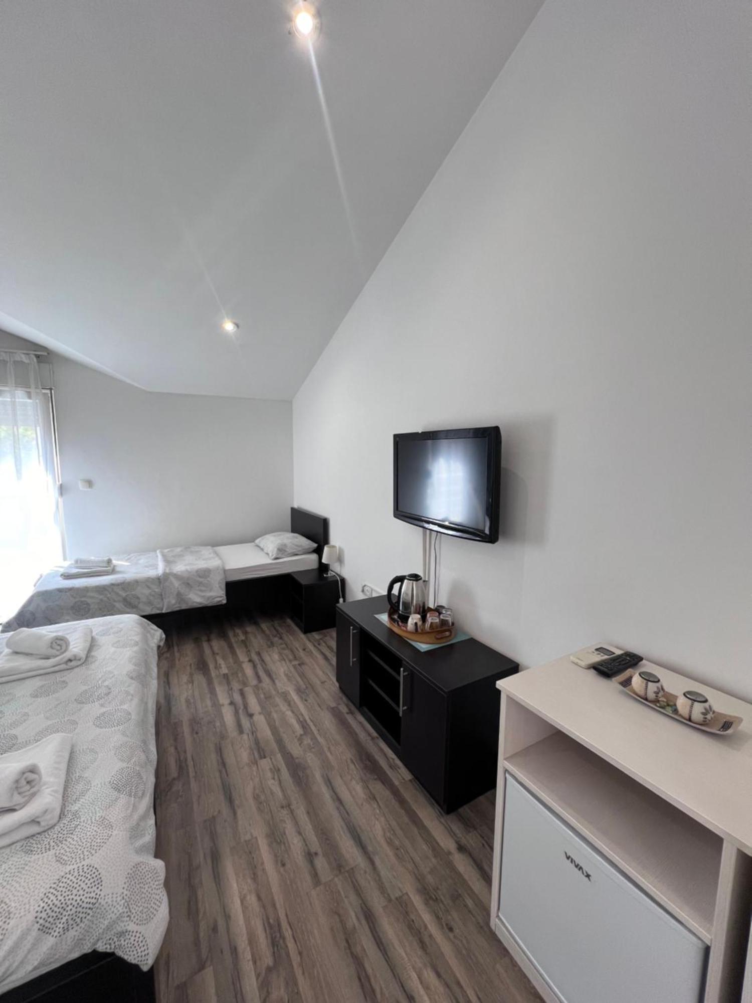 Apartments & Rooms Villa Zaad Mostar Bagian luar foto
